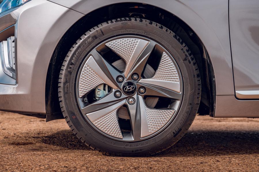 Колеса Hyundai IONIQ hybrid (AE) 2019 года  (UK) (фото 24 из 42)